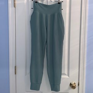 New/never worn Old Navy joggers - Women’s high waisted power soft 7/8 length.